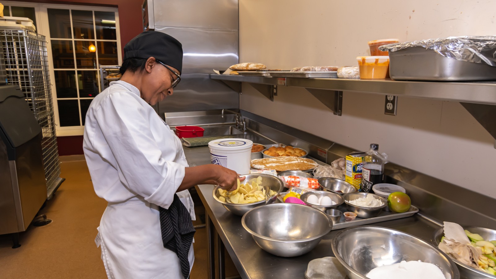 Student using the culinary kitchen